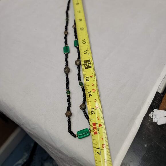 eyeglass holder Black glass beads  Green oblong glass beads - Picture 4 of 5